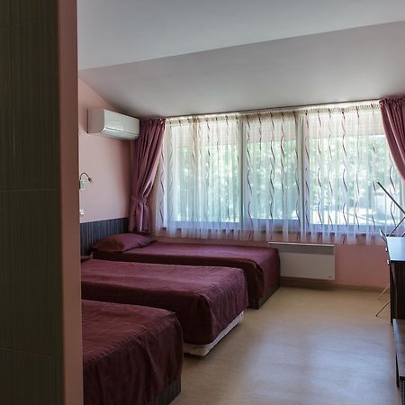 Family Hotel Kipra Buitenkant foto
