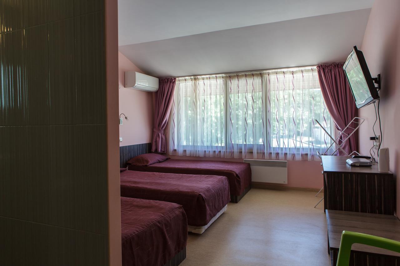 Family Hotel Kipra Buitenkant foto
