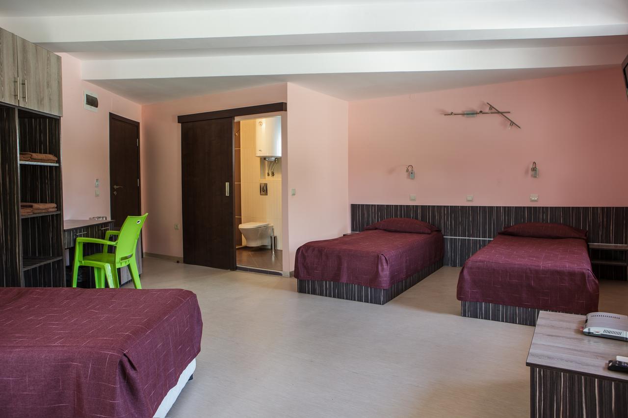 Family Hotel Kipra Buitenkant foto