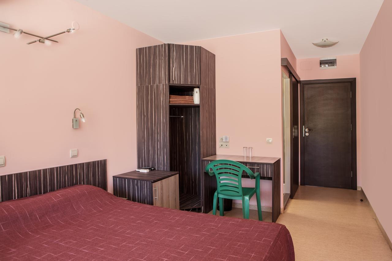 Family Hotel Kipra Buitenkant foto