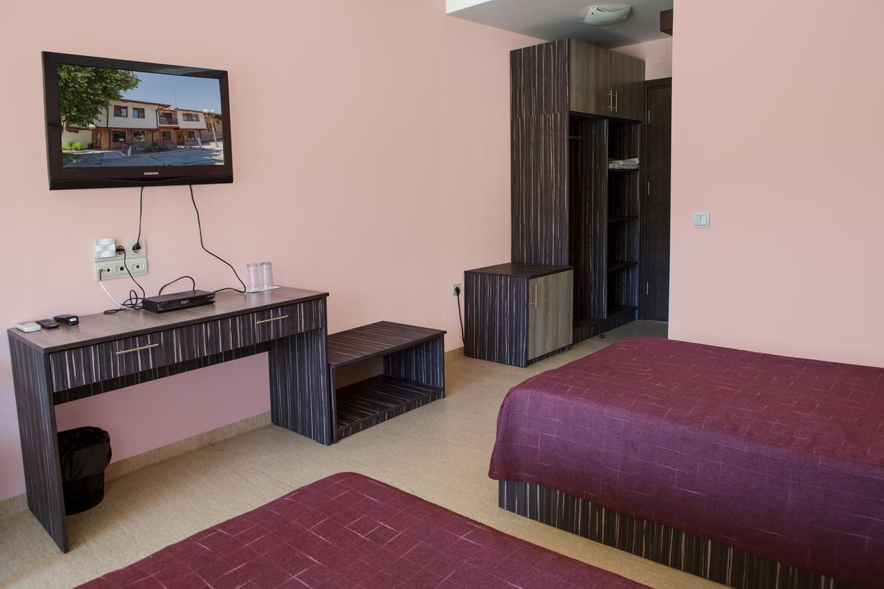 Family Hotel Kipra Buitenkant foto