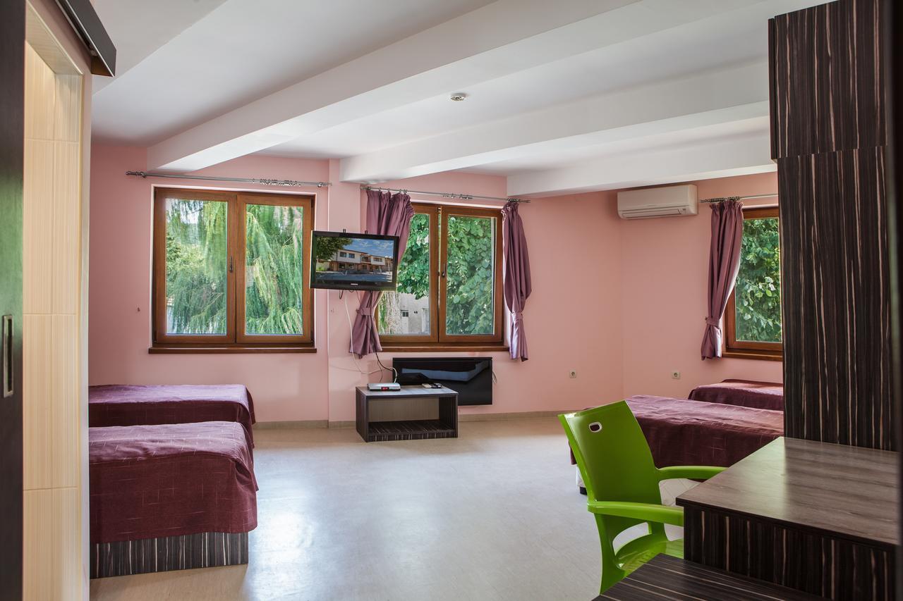 Family Hotel Kipra Buitenkant foto