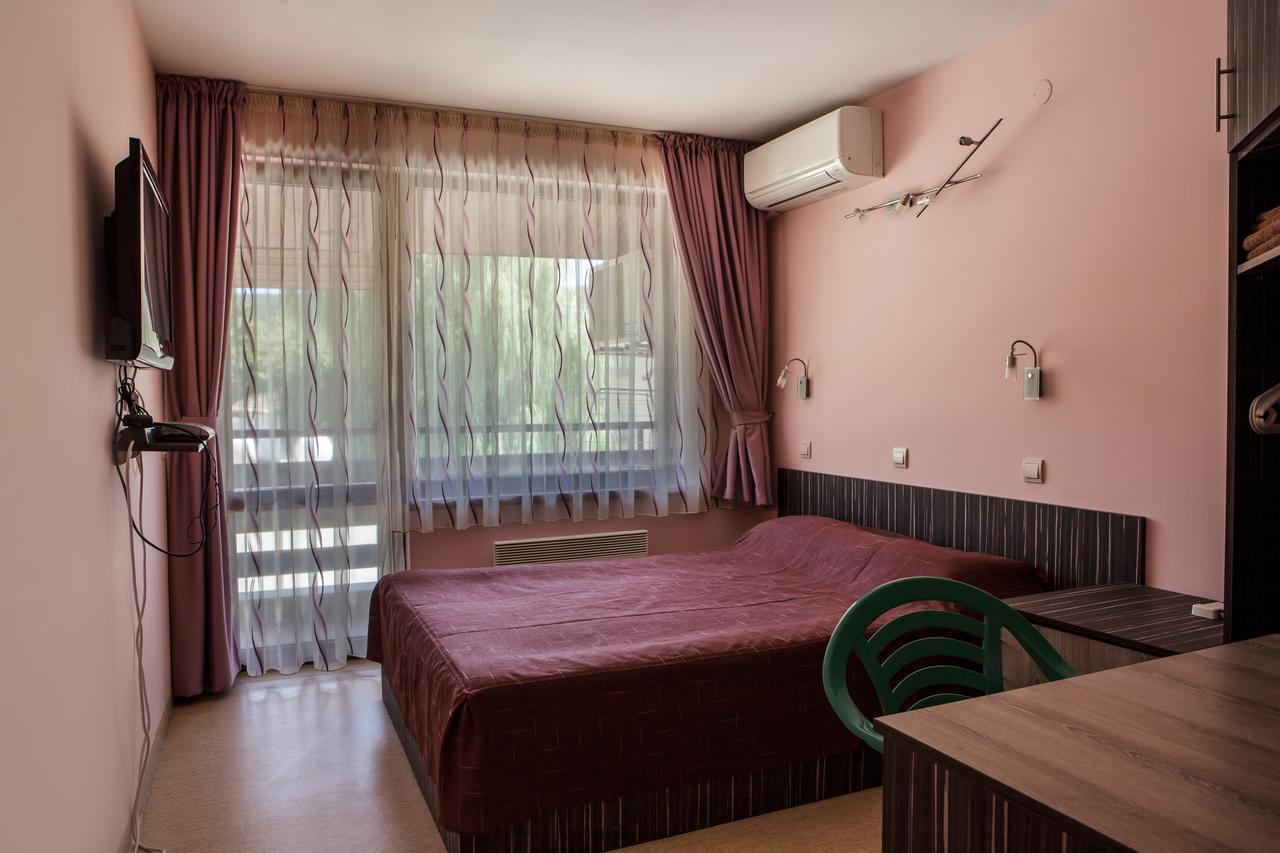 Family Hotel Kipra Buitenkant foto